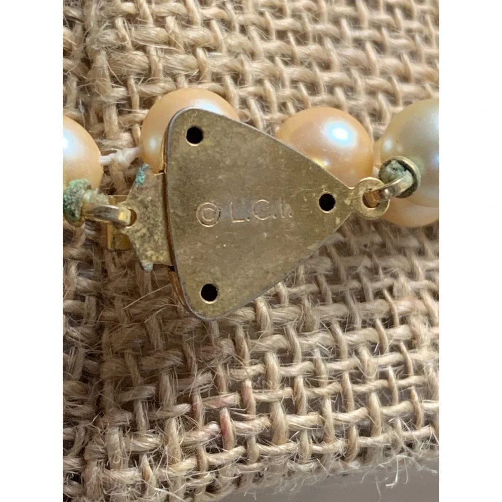 Liz Claiborne LCI Vintage Faux Pearl Necklace Gold Tone Clasp Cream 28 Inch 3451